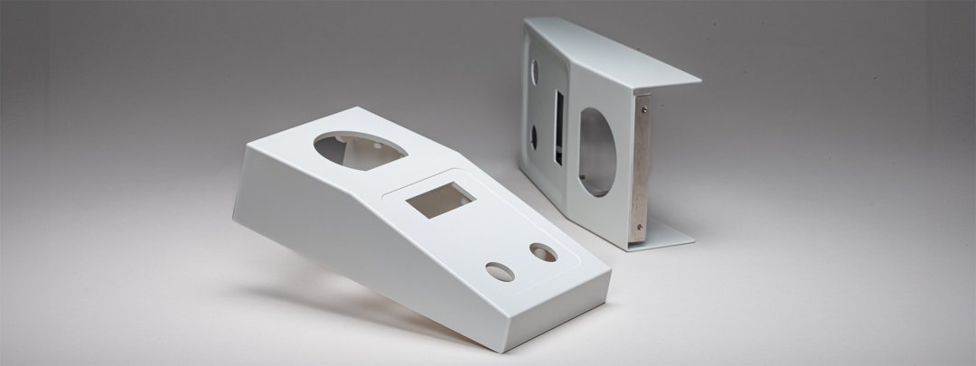 Ein Bedienspult aus Styrol/Butadien (SB TSG) ersetzt mehrteilige Blechbaugruppe